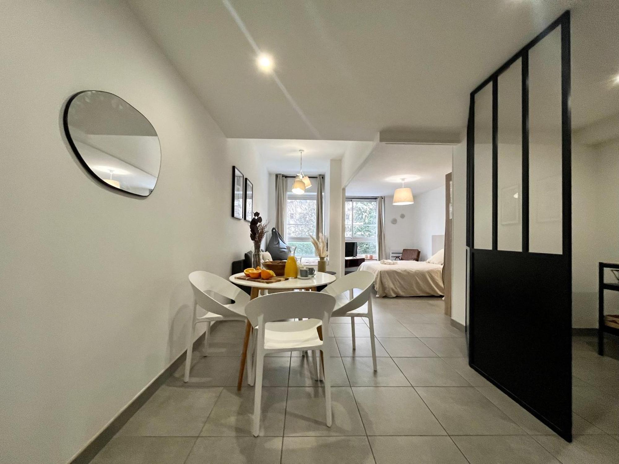 Suite Danbury Lyon Extérieur photo